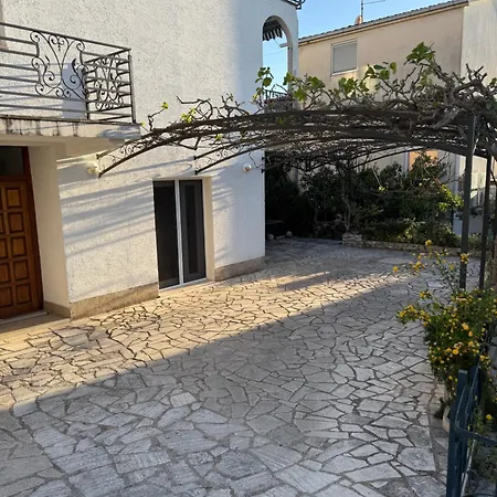 Gabrijela, Okrug Gornji * Trogir