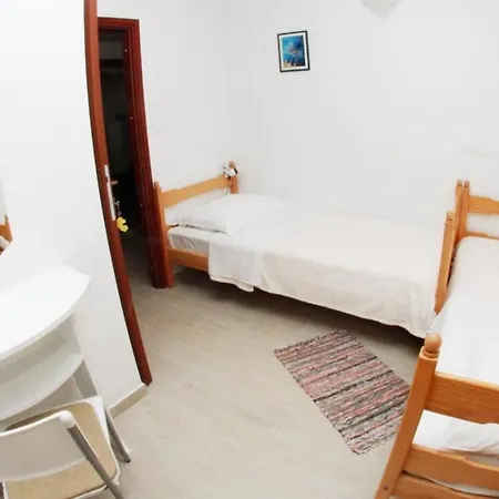 Gabrijela, Okrug Gornji Trogir